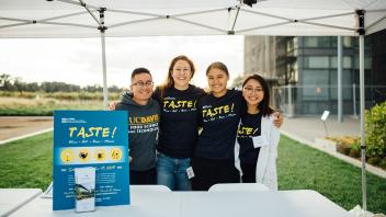 Student volunteers at TASTE